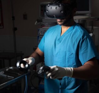 How to Select VR Headset Healthcare Training